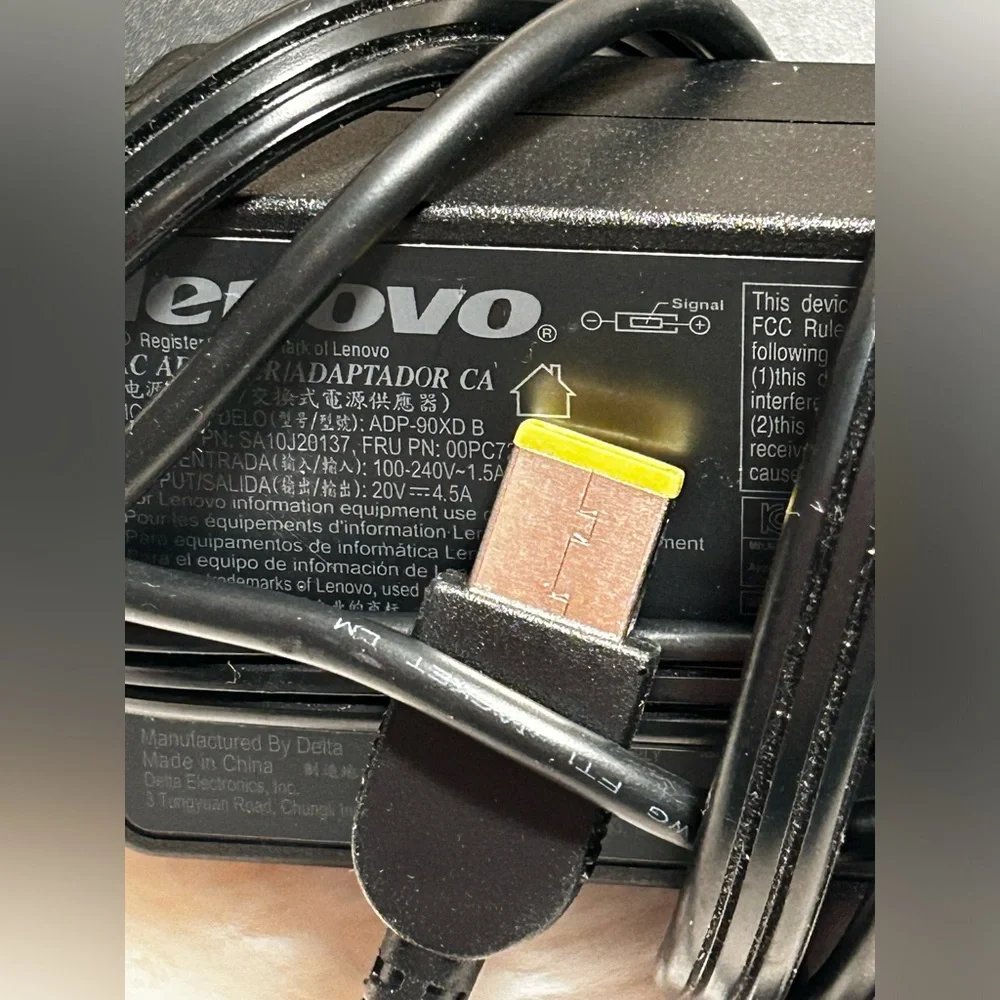 Lenovo ThinkPad Pro Docking 40A1 with 90W A/C Adapter Square Tip No Keys